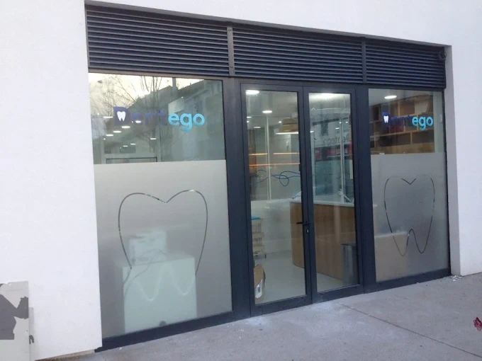 Vitrine Dentego — façade aluminium — Modernal Nice