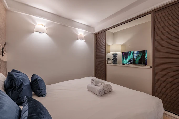 Suite hôtelière — chambre cosy — rénovation habitat par Modernal à Nice