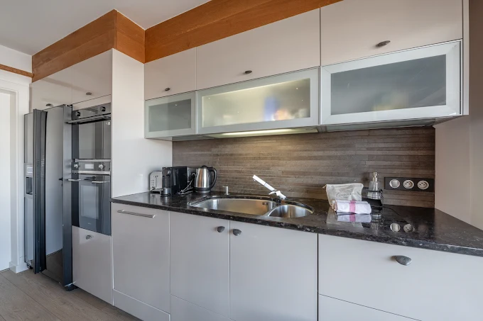 Cuisine équipée — chalet — rénovation habitat par Modernal à Alpes