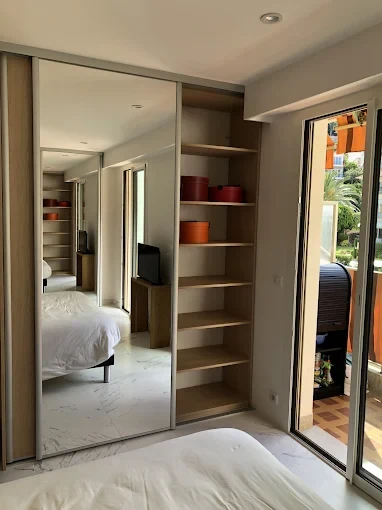 Dressing sur-mesure avec miroirs — rénovation habitat par Modernal à Nice