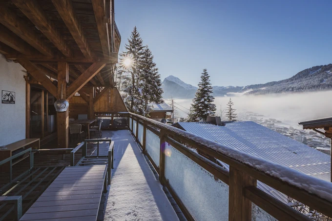 Terrasse — vue panoramique montagne — rénovation habitat par Modernal à Alpes