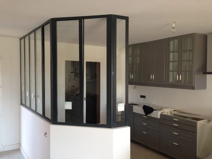 Verrière cuisine — style atelier — rénovation habitat par Modernal à Nice